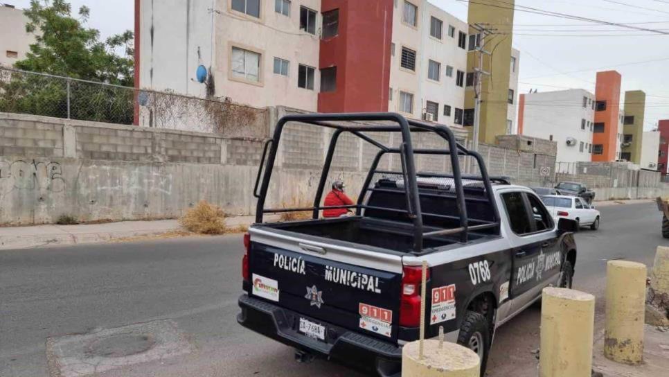 Dos sujetos armados despojan camioneta en un supermercado en el sector Centro Sinaloa