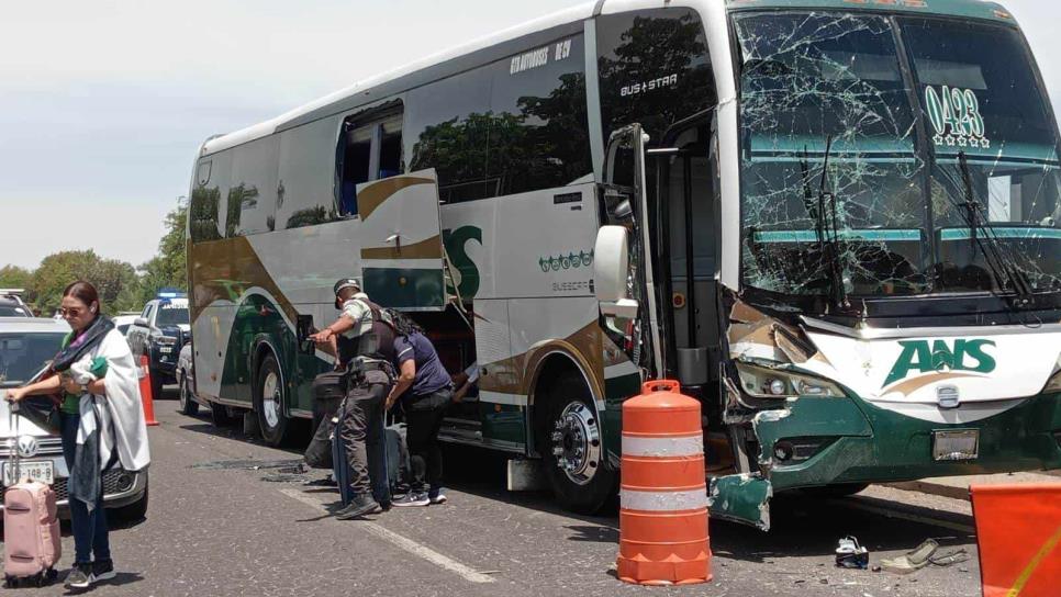 Autobús Norte de Sinaloa provoca carambola en la México 15, en Guasave 