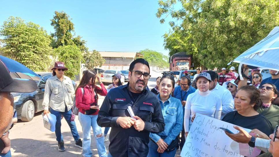 Gámez Mendívil se compromete a pavimentar la Colonia Miguel de la Madrid, en Culiacán