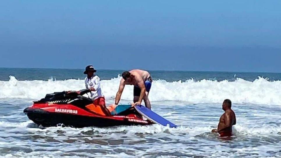 Restringen actividades y cierran playas de Mazatlán por alto oleaje