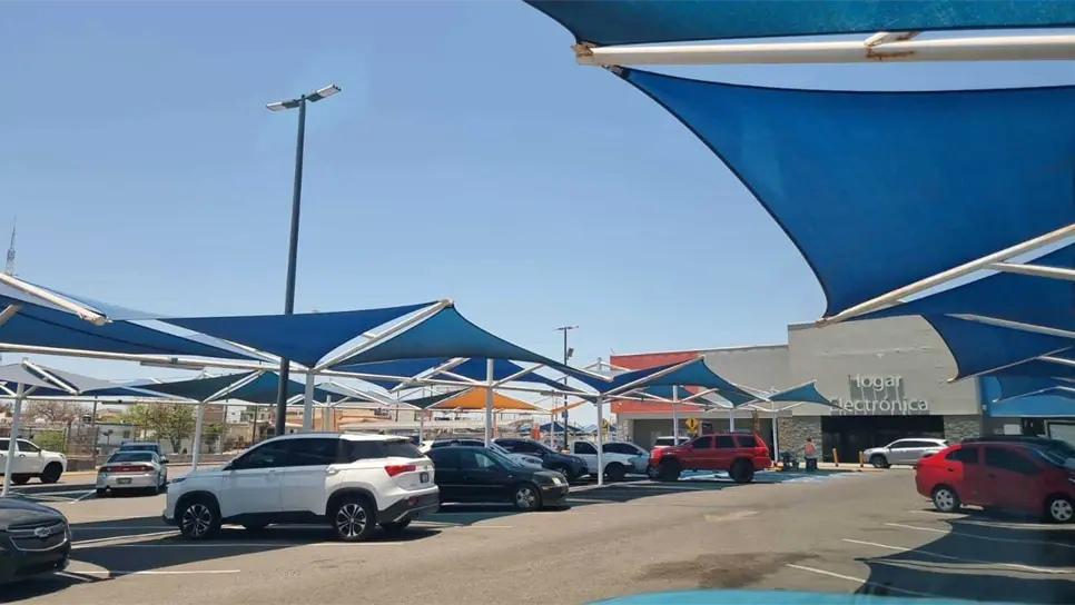 El robo tomó lugar en el estacionamiento de la plaza. FOTO: Luz Noticias