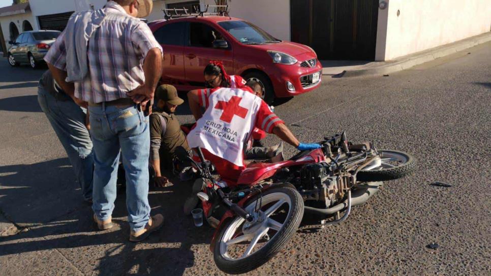 Embisten a motocicleta en Los Mochis y termina en el hospital