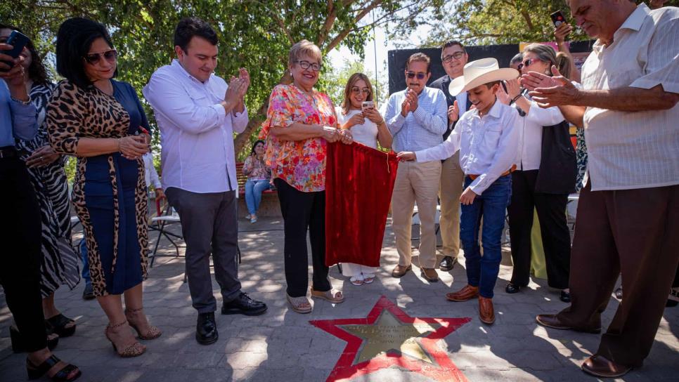 Valentín Elizalde y «Lalo El Gallo» ya tienen su estrella en el Malecón de Guasave