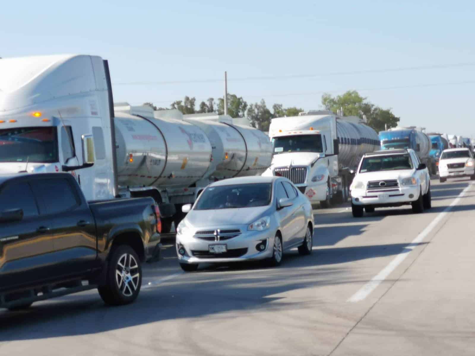 Un incendio provocó que se cayera el poste de luz. FOTO: Luz Noticias