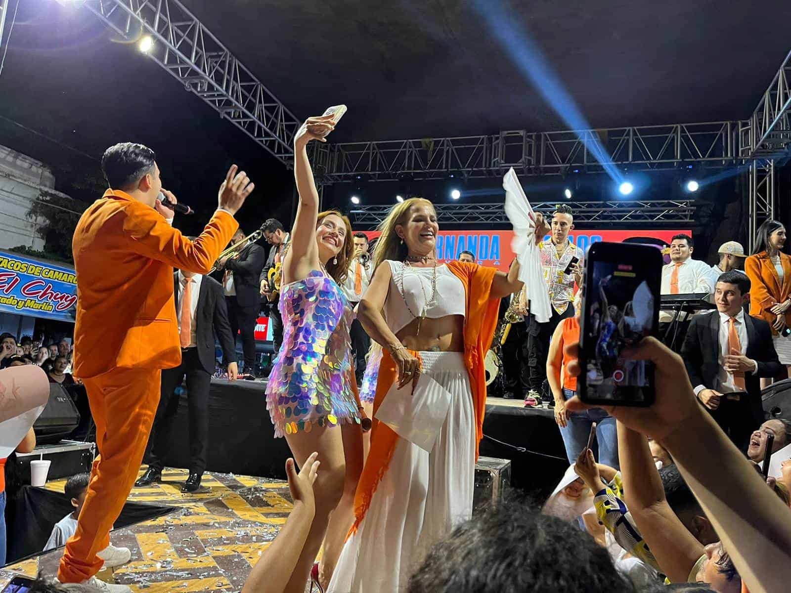 FOTO: Niurka puso ambiente en Higuera de Zaragoza.