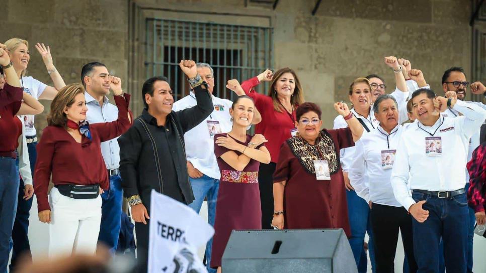 Enrique Inzunza e Imelda Castro acompañan a Claudia Sheinbaum a su cierre de campaña