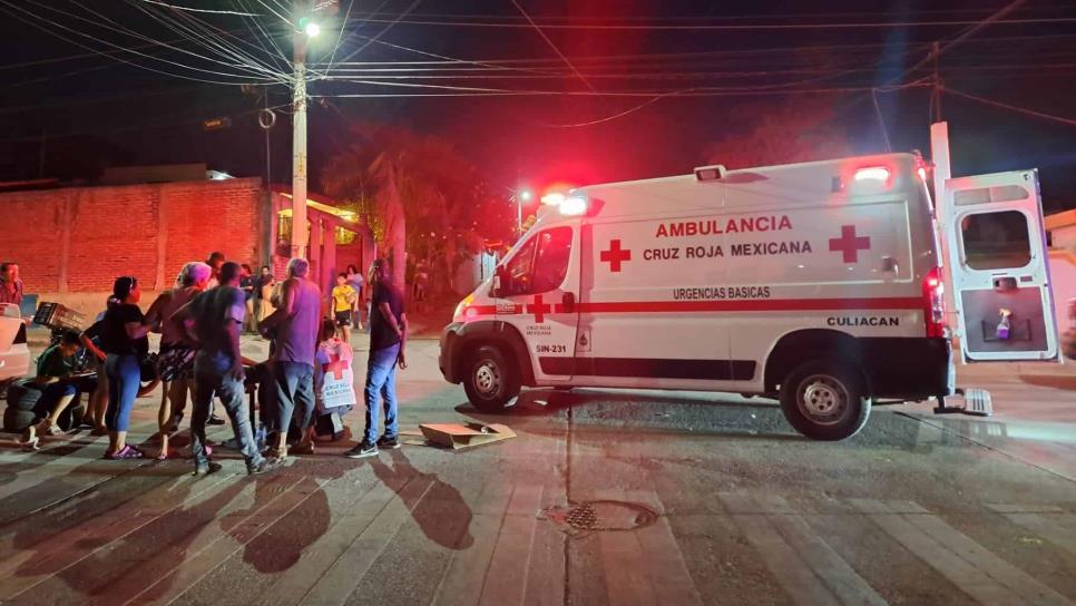 Una mujer y un menor resultan heridos al chocar contra un automóvil en Las Cucas, Culiacán