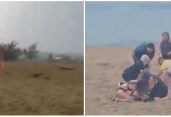 Rayo alcanza a tres niños que jugaban durante una tormenta eléctrica en la playa | VIDEO