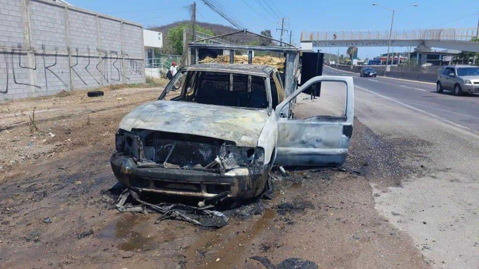 Se quema camioneta con 4 toneladas de frijol al sur de Mazatlán