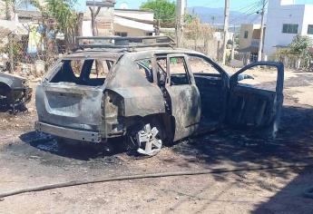 Camioneta es destruida en fuerte incendio en la zona norte de Culiacán