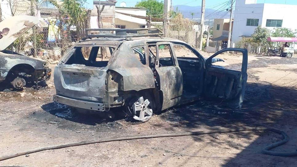 Camioneta es destruida en fuerte incendio en la zona norte de Culiacán