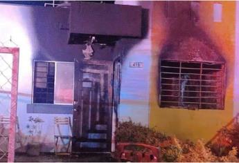 Se incendia un domicilio en Guamúchil; hombre resulta intoxicado