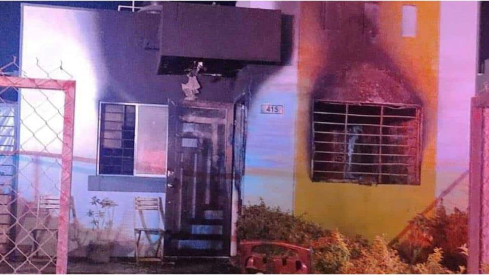 Se incendia un domicilio en Guamúchil; hombre resulta intoxicado