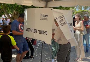 A «reventar» Mazatlán y casillas especiales; largas filas de turistas para emitir su voto