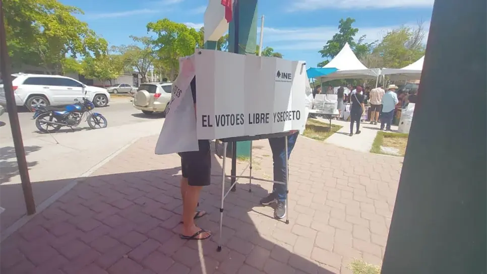 Ciudadanos denuncian supuesto robo de lista nominal en casilla de Los Mochis