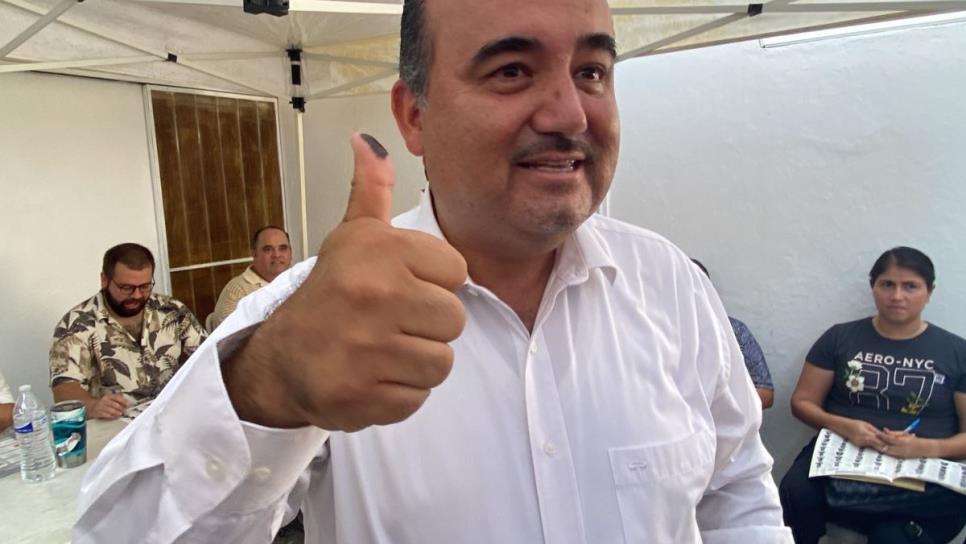 Guillermo Romero ejerce su voto en Mazatlán y confía en una jornada electoral tranquila