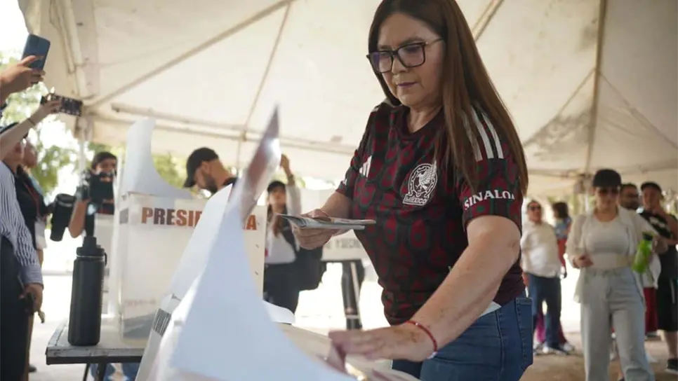 Imelda Castro vota y pide que no haya compra de votos ni viejas prácticas
