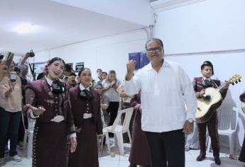 Entre mariachi y baile; Mingo Vázquez celebra triunfo