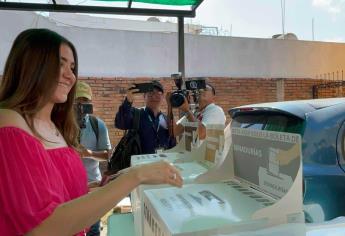 Paloma Sánchez emite su voto luego de más de una hora de espera en casilla