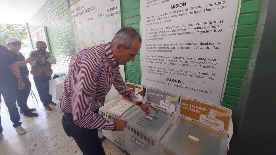 Gerardo Vargas Landeros emite su voto