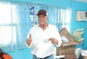 Gildardo Leyva y familia emiten su voto en El Fuerte