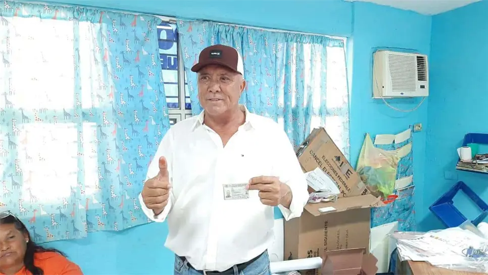 Gildardo Leyva después de votar. FOTO: Luz Noticias