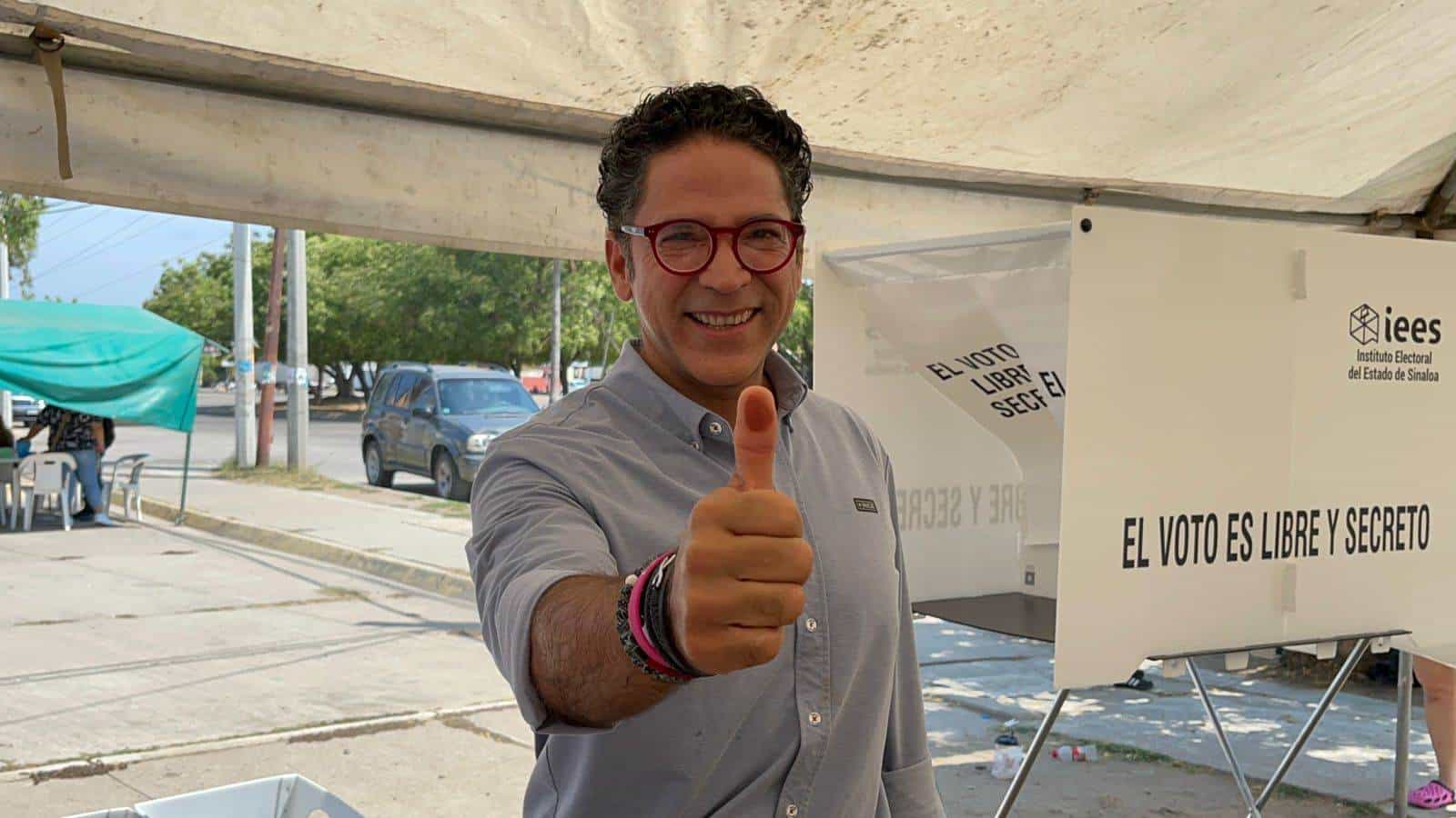 Juan Alfonso Mejía después de emitir su voto. FOTO: Luz Noticias
