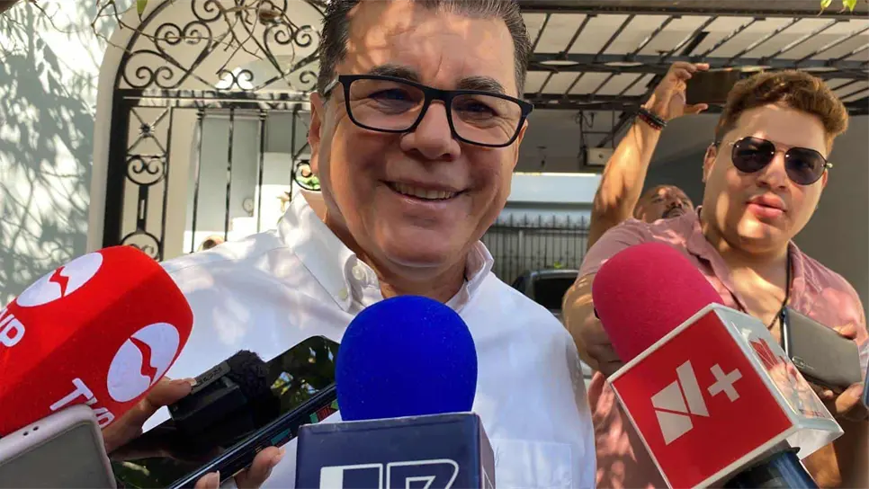 Édgar González ante los micrófonos de Luz Noticias. FOTO: Luz Noticias