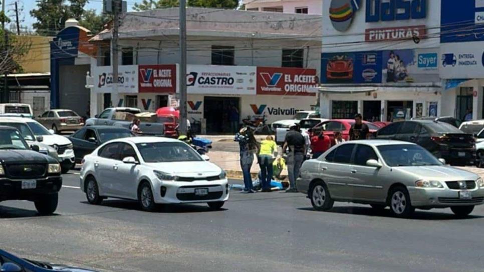 Atacan a joven a balazos frente a los autos El Peinado en Culiacán