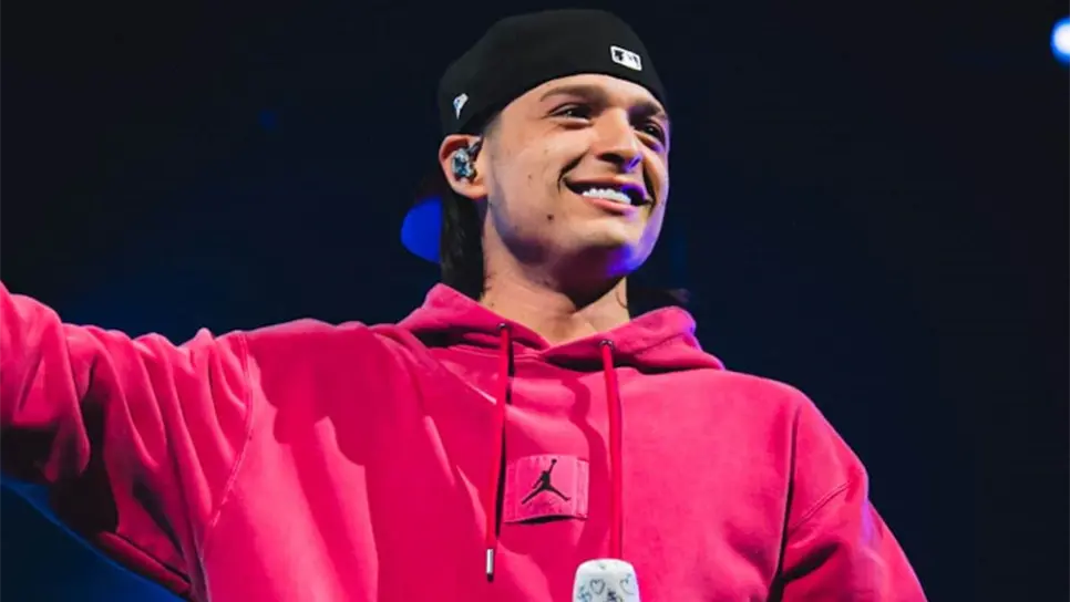 ¿No era Peso Pluma? Aseguran que el de la foto viral no es el cantante de corridos tumbados