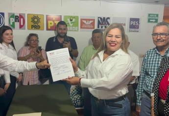 Eva Llanes recibe constancia de mayoría como presidenta electa de Juan José Ríos