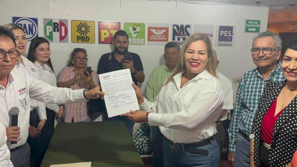 Eva Llanes recibe constancia de mayoría como presidenta electa de Juan José Ríos