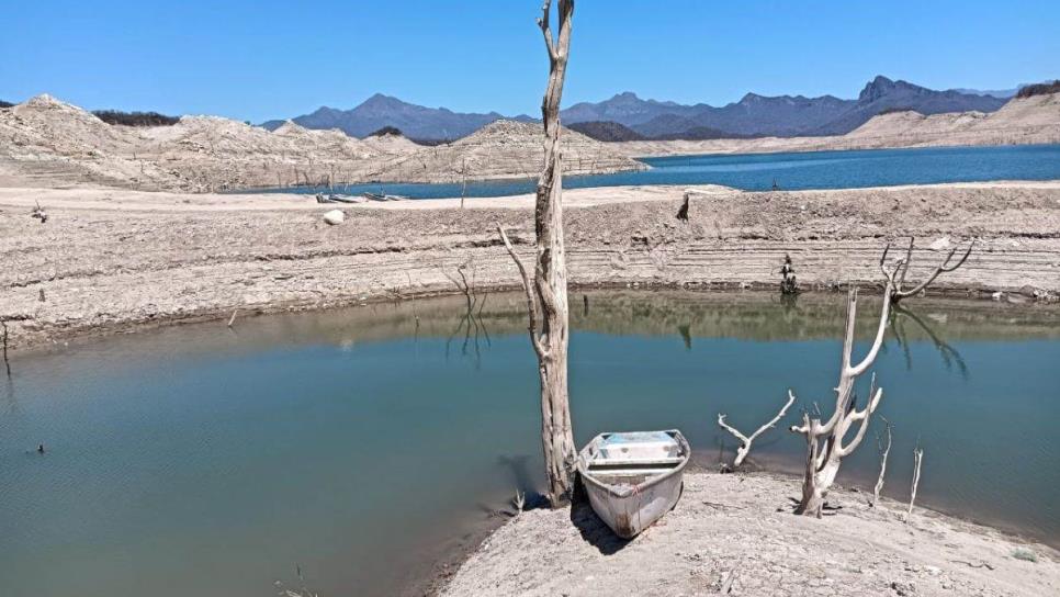 Sequía en Sinaloa deja sin agua a las presas; pipas abastecen a 13 municipios
