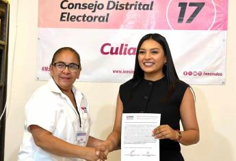 Erika Martínez recibe constancia del IEES que la acredita como diputada local en Sinaloa