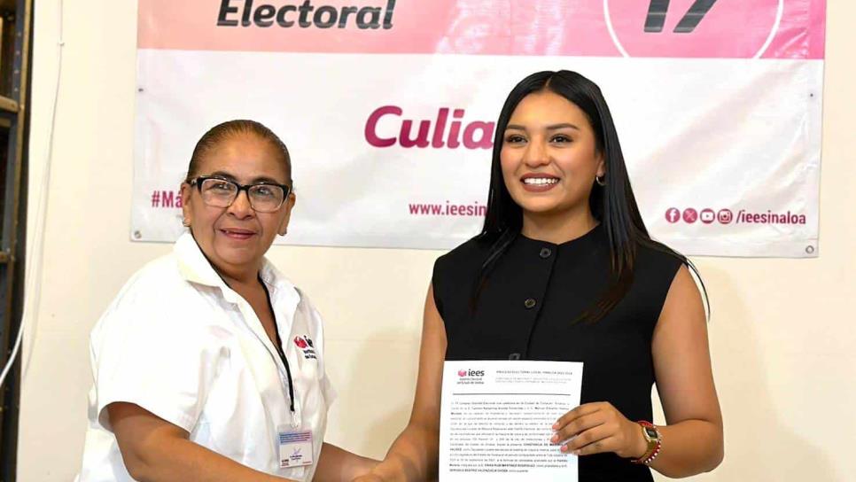 Erika Martínez recibe constancia del IEES que la acredita como diputada local en Sinaloa