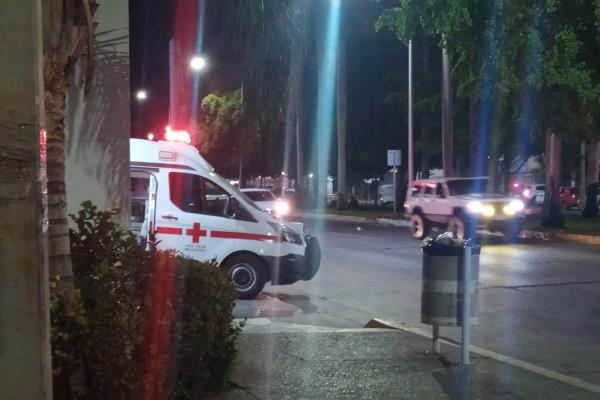 Un hombre herido de bala ingresa a la Cruz Roja en el sector Centro de Culiacán