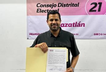 Carlos Escobar recibe constancia como diputado local por el distrito 21 