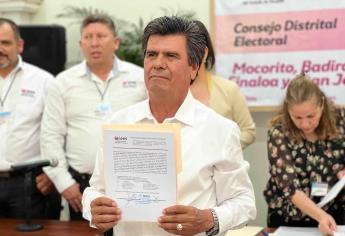 Enrique Parra recibe constancia de alcalde electo de Mocorito