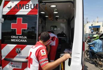 Motociclista es arrollado en Los Mochis y resulta con fracturas