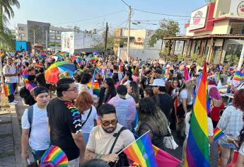 Culiacán marcha a favor del respeto y derechos de la comunidad LGBT+ 