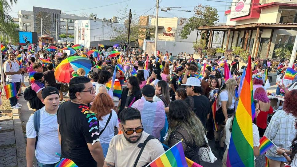 Culiacán marcha a favor del respeto y derechos de la comunidad LGBT+ 