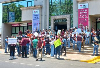 Morenistas se manifiestan en el IEES; exigen transparencia por la alcaldía de Navolato