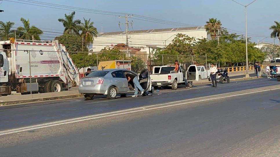 Cinco vehículos chocan a escasos metros de un atropellamiento en Mazatlán