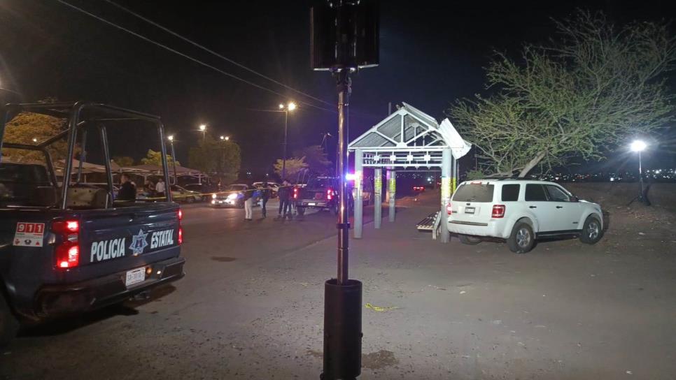 Asesinan a balazos a conductor de camioneta frente a supermercado del Mercado de Abastos, en Culiacán