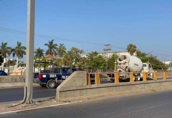 Camión revolvedor arrolla a un peatón en El Conchi, Mazatlán