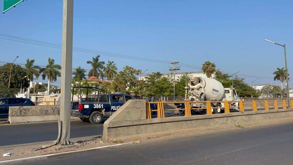 Camión revolvedor arrolla a un peatón en El Conchi, Mazatlán