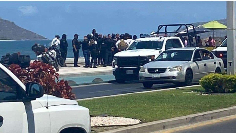 Con arma blanca agreden a salvavidas en las playas de Mazatlán; detienen al agresor