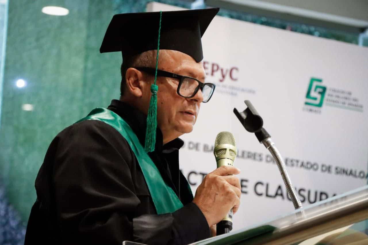 El adulto trabajaba por las mañanas y estudiaba por las noches. FOTO: Cortesía