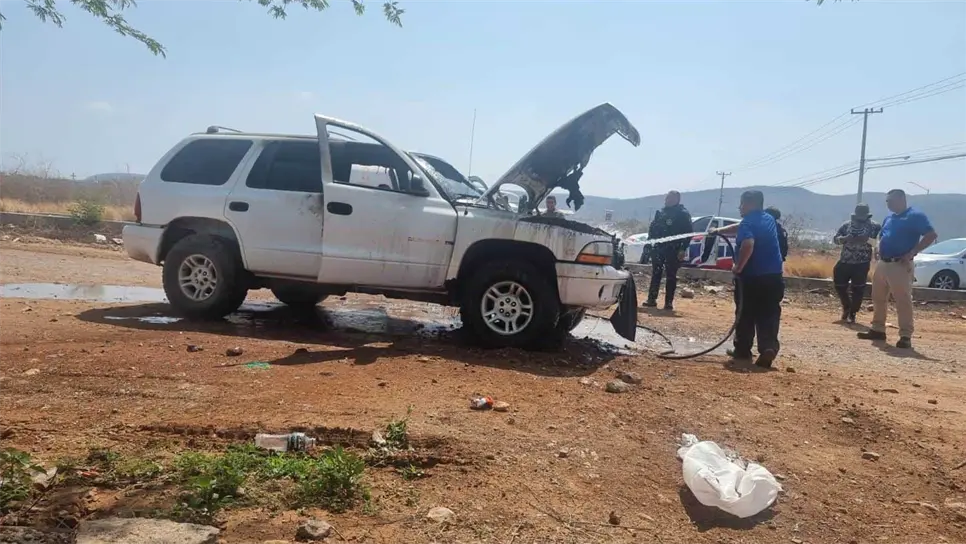 Las personas de la zona ayudaron a sofocar el incendio. FOTO: Luz Noticias
