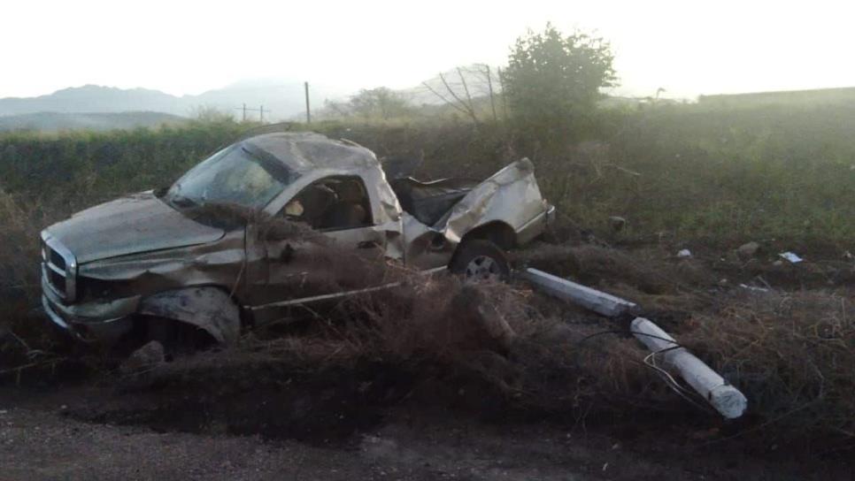 Fallece hombre tras volcar en su camioneta por la carretera libre a Escuinapa 